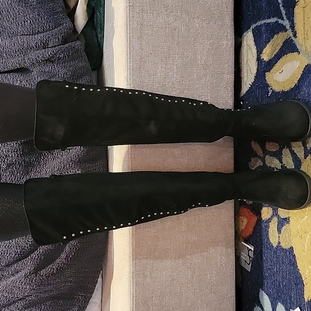 Boots - Picture 2 of 4